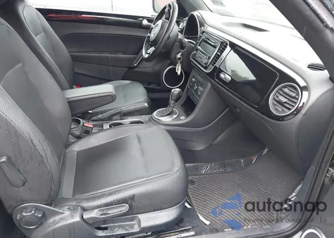 2015 Volkswagen Beetle 1.8T z USA, uszkodzony, nr VIN 3VWJ17AT8FM623288